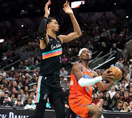 stake体育娱乐平台-马刺提前锁定西部第二，最后两场将对阵独行侠、掘金